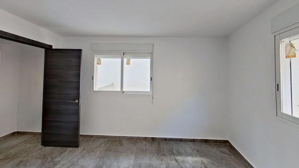 Casa independiente en calle Indústria