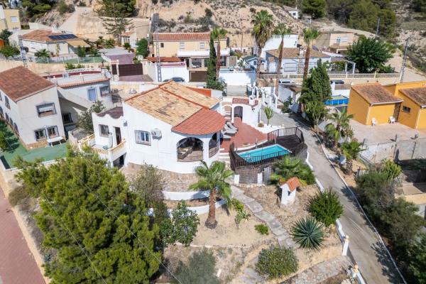 Casa independiente en calle Dinamarca
