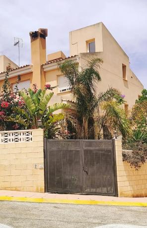 Chalet pareado en calle Tomàs Lloret Lloret