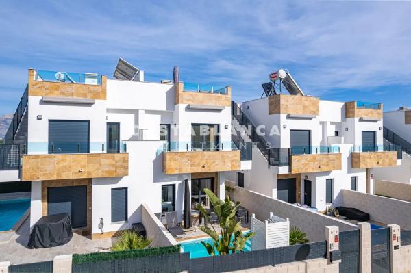 Chalet pareado en calle Turin