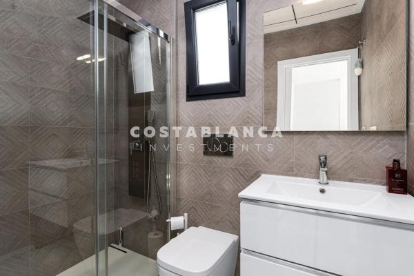 Chalet pareado en calle Turin