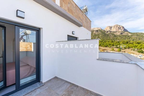 Chalet pareado en calle Turin