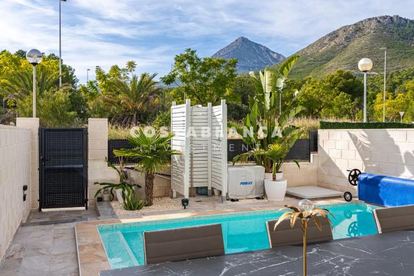 Chalet pareado en calle Turin