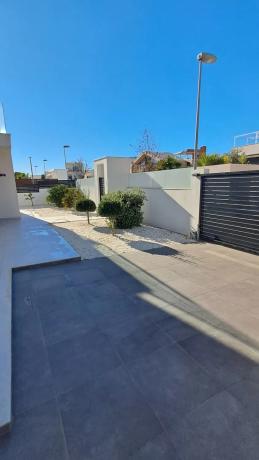 Casa independiente en calle Roterdam