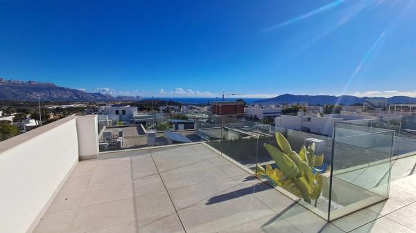 Casa independiente en calle Roterdam