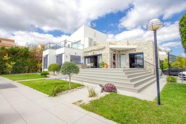 Casa independiente en calle Siena