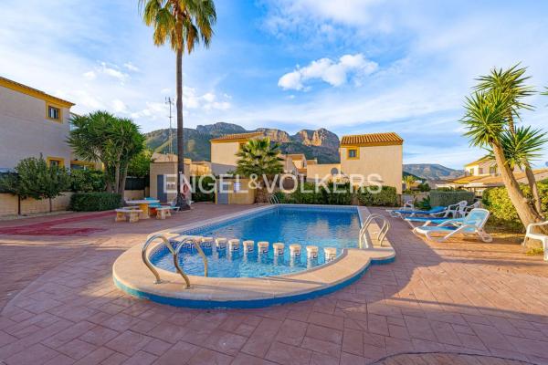 Chalet adosado en calle Granada