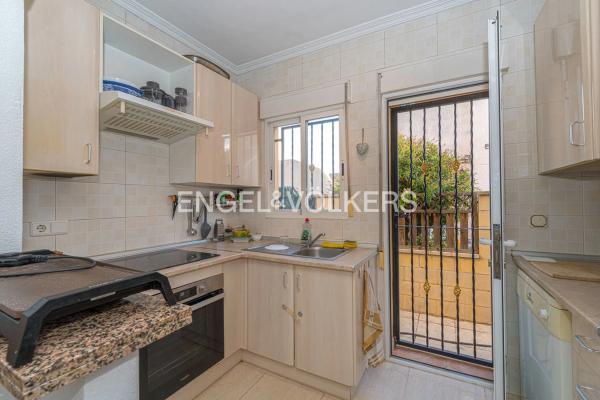 Chalet adosado en calle Granada