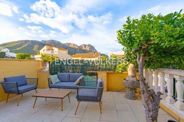 Chalet adosado en calle Granada