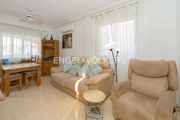 Chalet adosado en calle Granada