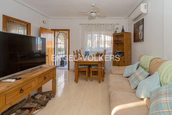 Chalet adosado en calle Granada