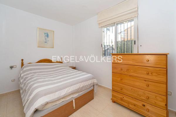 Chalet adosado en calle Granada