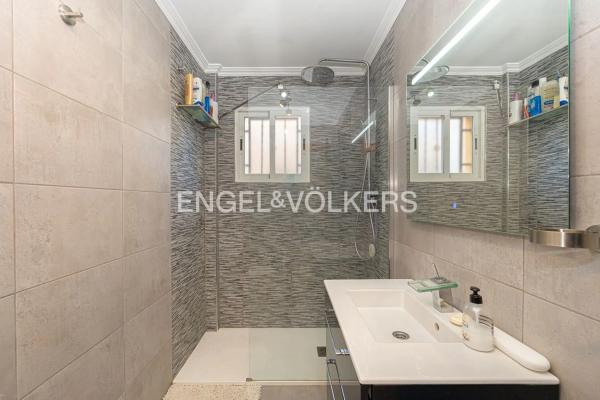 Chalet adosado en calle Granada