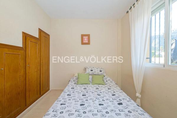 Chalet adosado en calle Granada