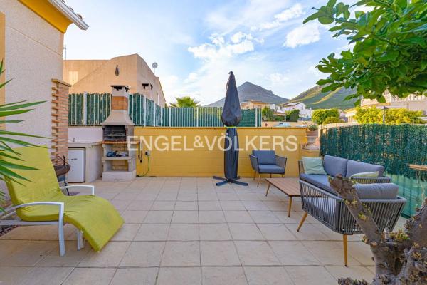 Chalet adosado en calle Granada