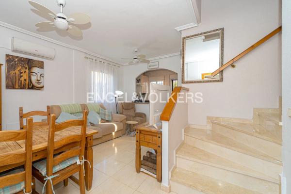 Chalet adosado en calle Granada