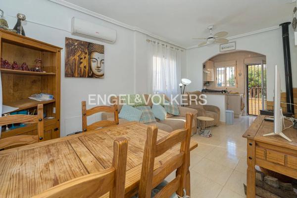 Chalet adosado en calle Granada