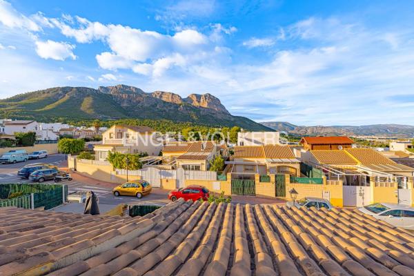 Chalet adosado en calle Granada