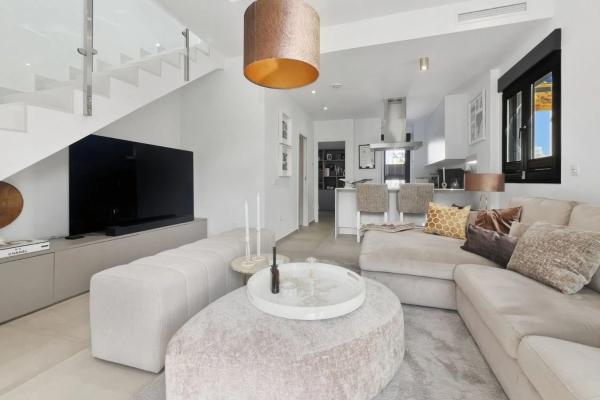 Chalet pareado en calle La Solana