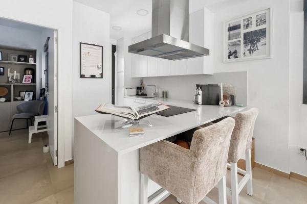 Chalet pareado en calle La Solana