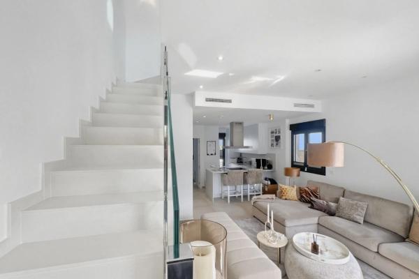 Chalet pareado en calle La Solana