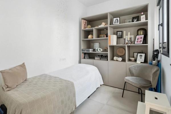 Chalet pareado en calle La Solana