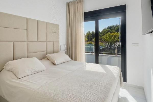 Chalet pareado en calle La Solana