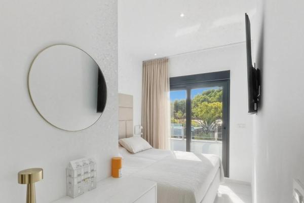 Chalet pareado en calle La Solana