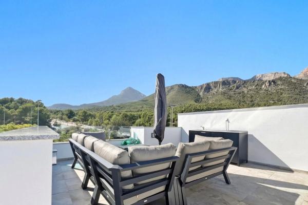 Chalet pareado en calle La Solana