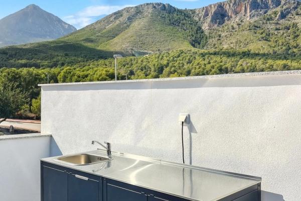 Chalet pareado en calle La Solana