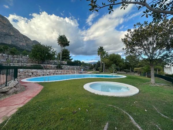 Chalet pareado en calle Bernia s/n