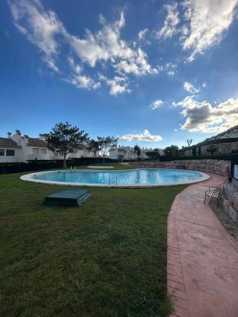 Chalet pareado en calle Bernia s/n