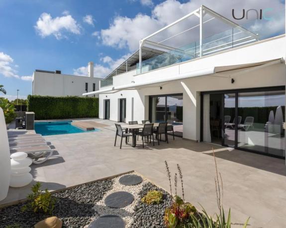 Casa independiente en calle Bruselas