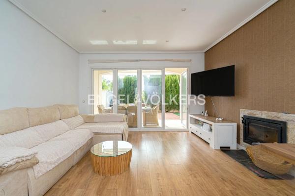 Chalet adosado en avenida Balcon de Ponoig