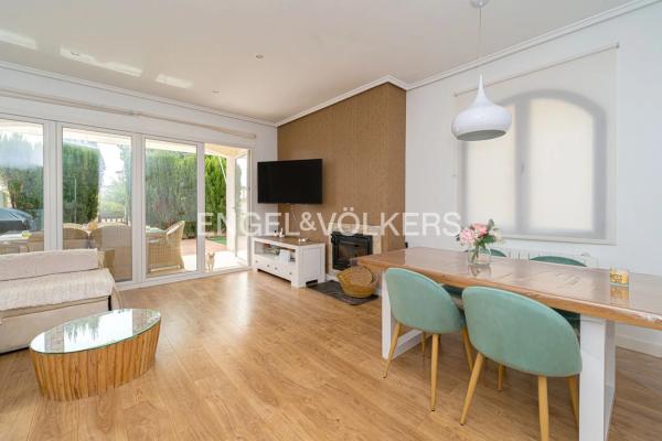 Chalet adosado en avenida Balcon de Ponoig