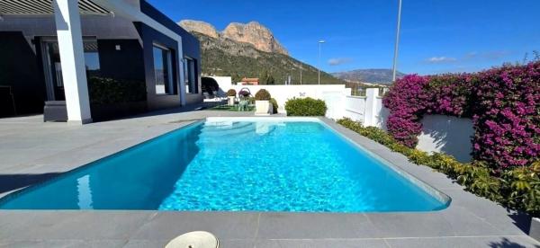 Casa independiente en calle Roma