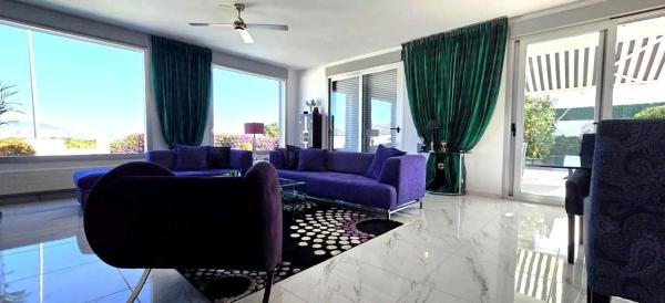 Casa independiente en calle Roma