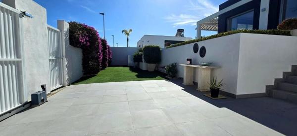 Casa independiente en calle Roma