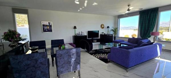 Casa independiente en calle Roma