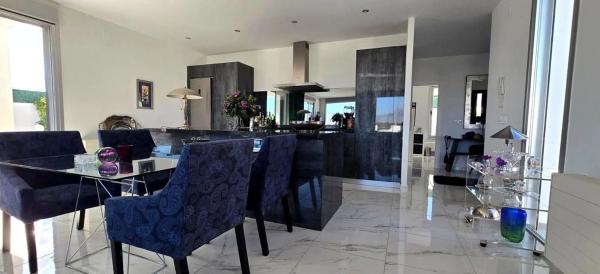 Casa independiente en calle Roma