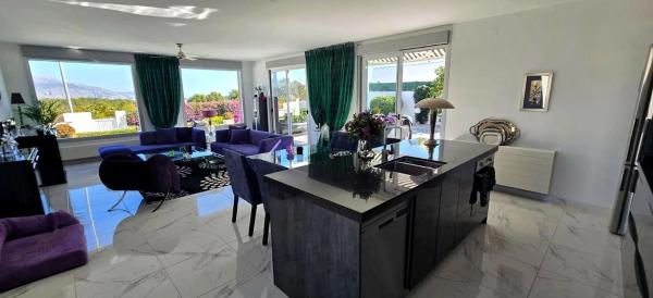 Casa independiente en calle Roma