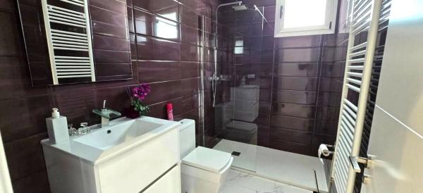 Casa independiente en calle Roma