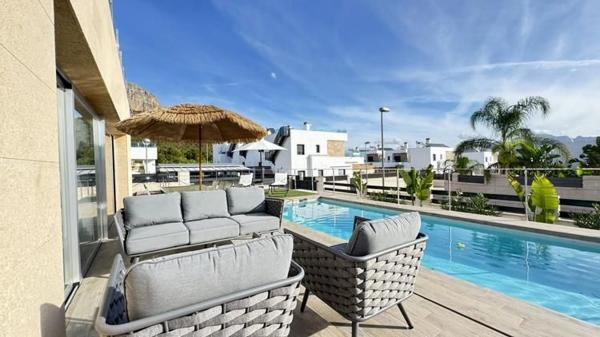 Casa independiente en calle Venecia