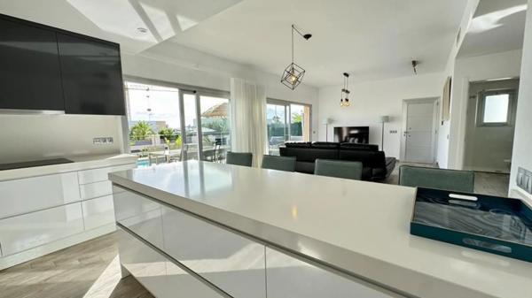 Casa independiente en calle Venecia