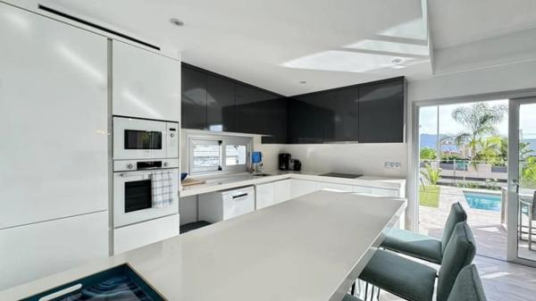 Casa independiente en calle Venecia