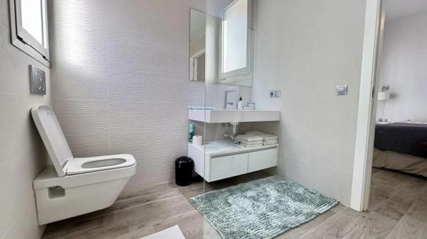 Casa independiente en calle Venecia