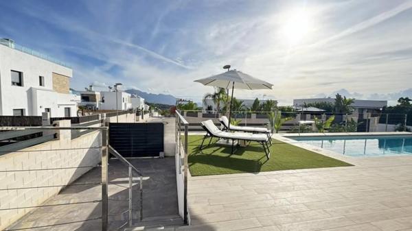 Casa independiente en calle Venecia