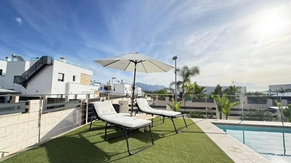 Casa independiente en calle Venecia