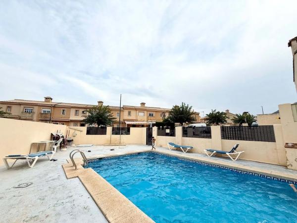 Chalet adosado en calle Oscar Esplá