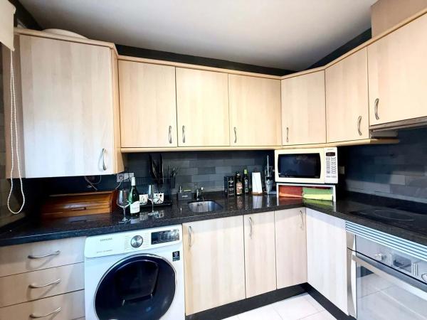 Chalet adosado en calle Oscar Esplá